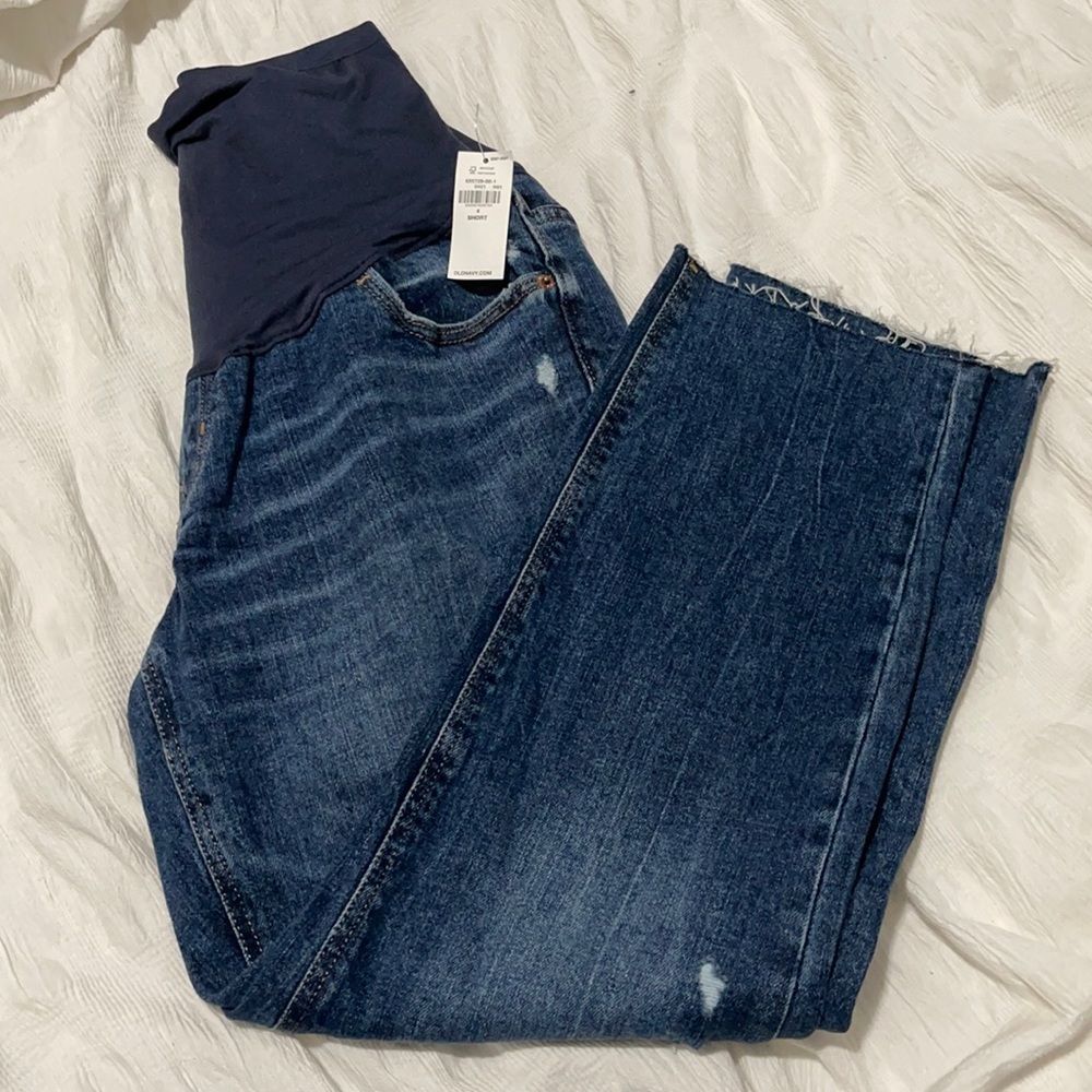 NWT- Old Navy Maternity- 4 short. Boyfriend jeans